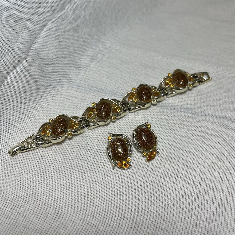 Vtg Gold Tone Faux Baltic Amber Chain Link Bracelet & Clip On Earrings Dress up